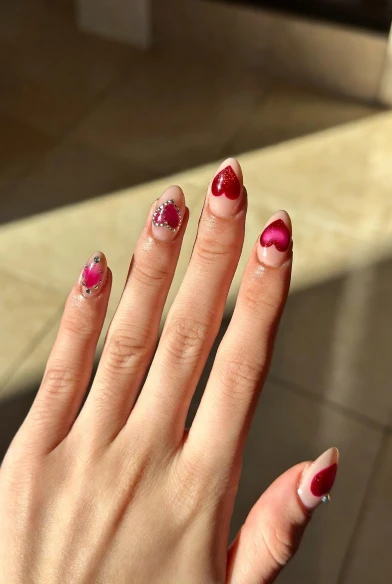  Glossy Heart Accent Nails
