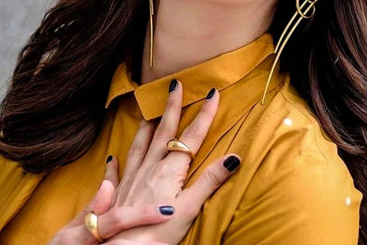 Square nails and coffin nails side by side comparison on a clean neutral background