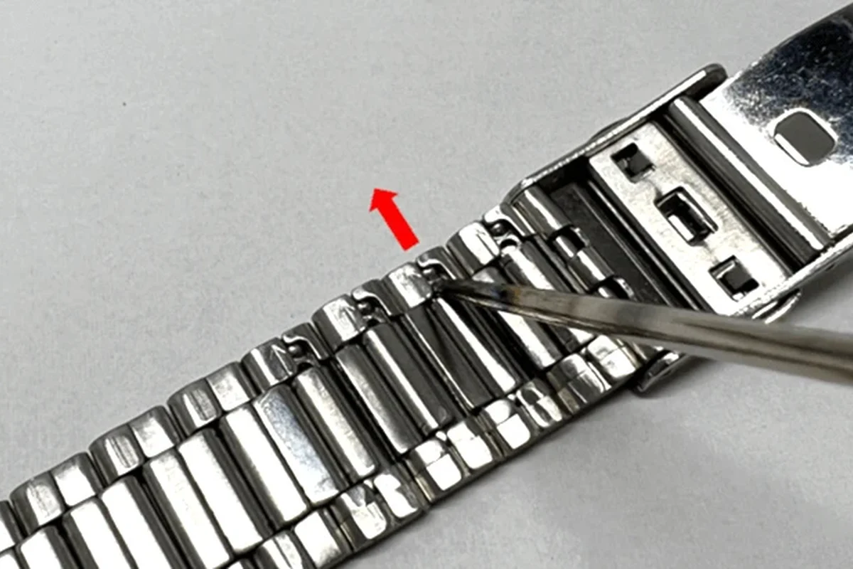 Press-on nails and acrylic nails compared for chipping, durability, and maintenance
