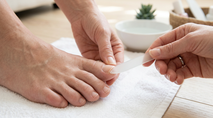 Gentle nail file technique for a damaged toenail free edge